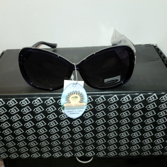 Accessories - Designer sunglasses